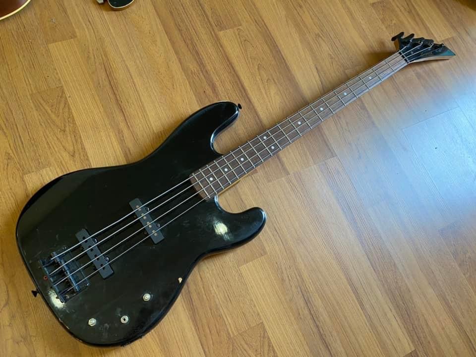 Samick bass